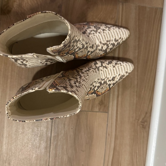 White Vegan Snakeskin Womens Heeled Bootie - Picture 1 of 4